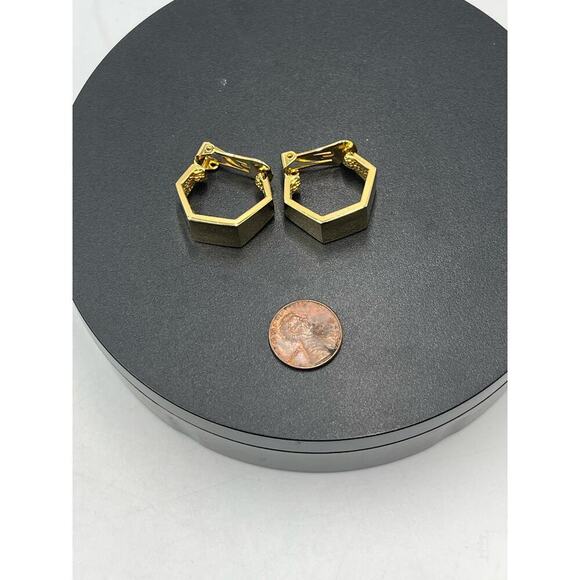 David Grau Signed‎ Vintage Classic Hexagonal Gold Plated Clip on Earrings - Picture 12 of 12